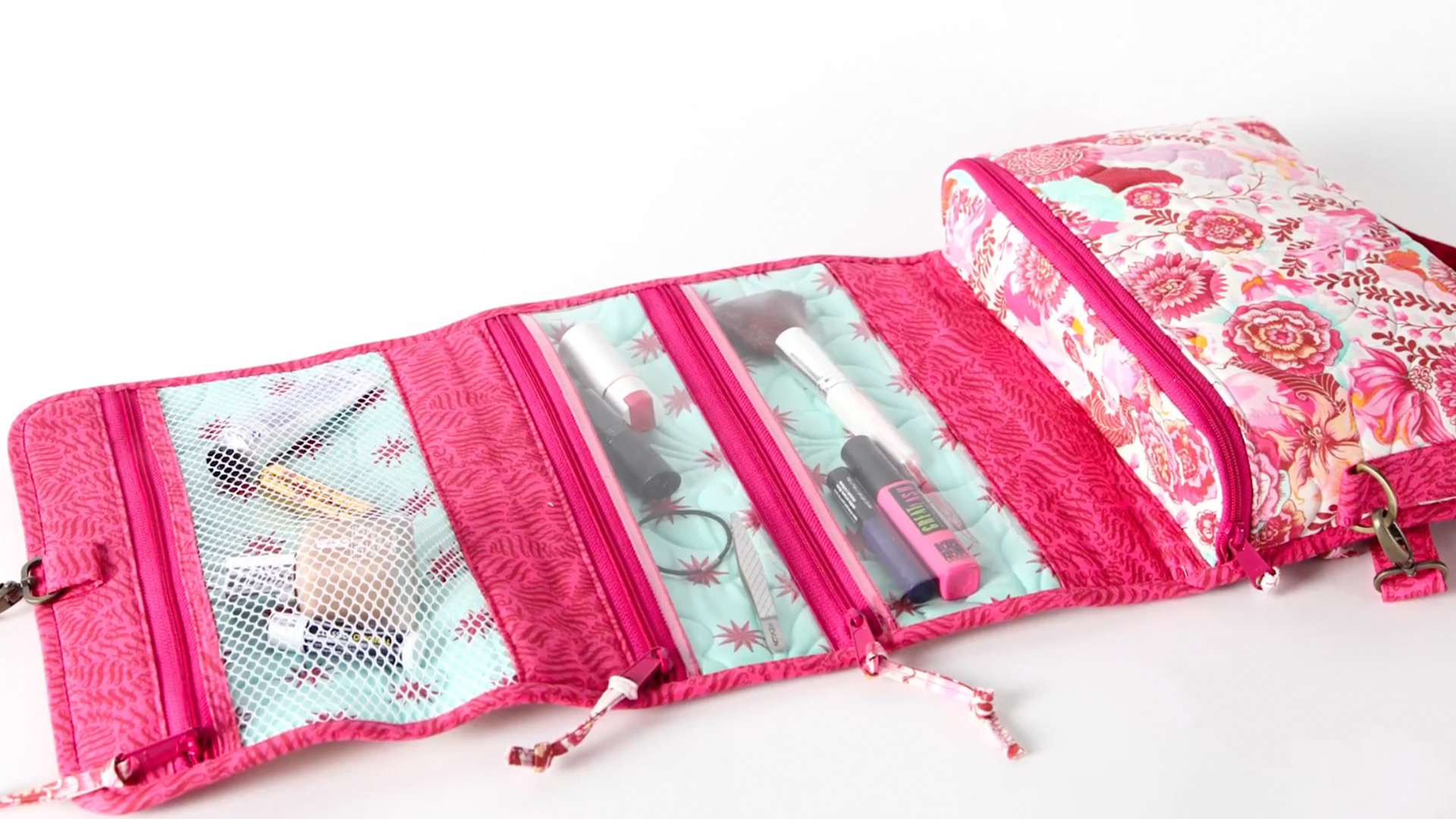 Hanging Cosmetics Bag | Annie Unreinarticle featured image thumbnail.